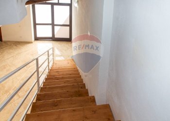 Scale - Locale Commerciale Via Francesco Crispi
 
165, Trecastagni - foto 16