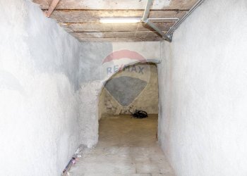 Hall / corridoio - Locale Commerciale Via Francesco Crispi
 
165, Trecastagni - foto 21