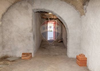 Stanza vuota - Locale Commerciale Via Francesco Crispi
 
165, Trecastagni - foto 23