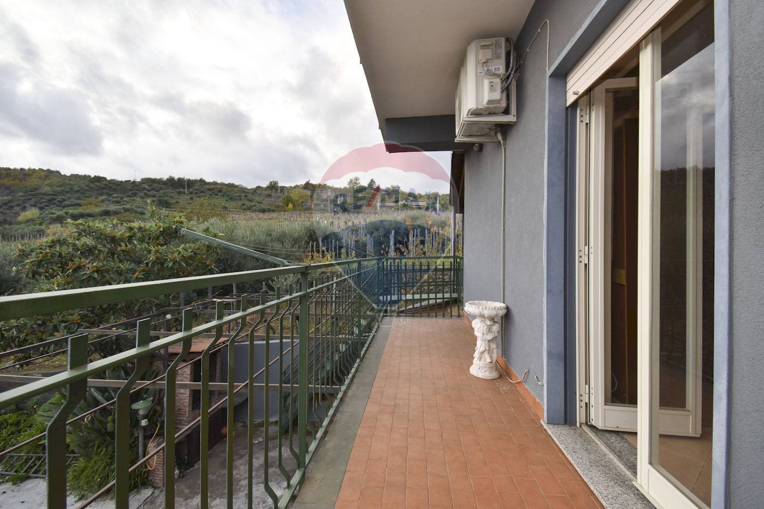 Balcone - Casa semi indipendente VIa Martiri d'Ungheria
 
22, Milo - foto 2