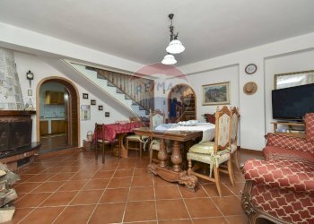 Sala da pranzo - Semi-detached house VIa Martiri d'Ungheria
 
22, Milo - photo 8