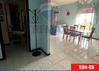 Sala da pranzo - Quadrilocale Via Croce
 
72, Aci Catena - foto 1