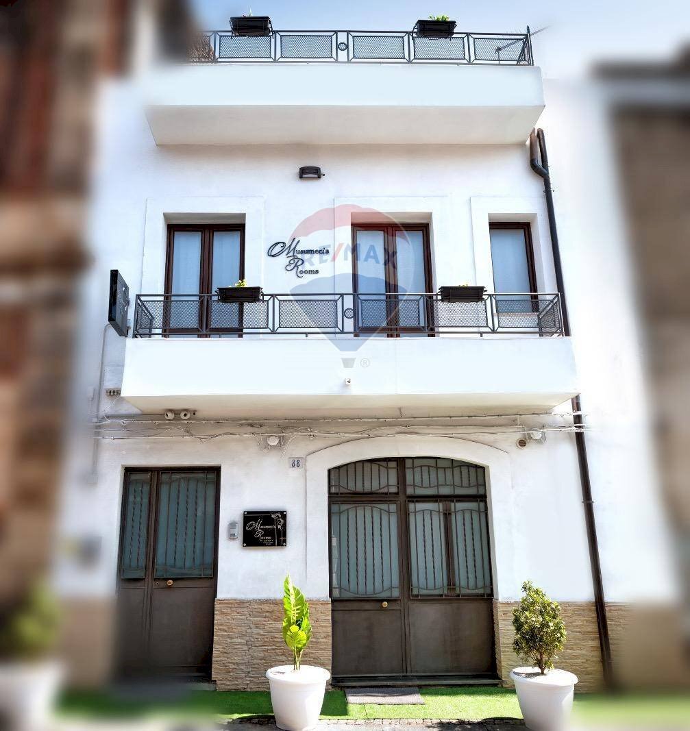 Edificio all\'aperto - Casa indipendente Via Acquedotto Greco
 
88-90, Catania - foto 1