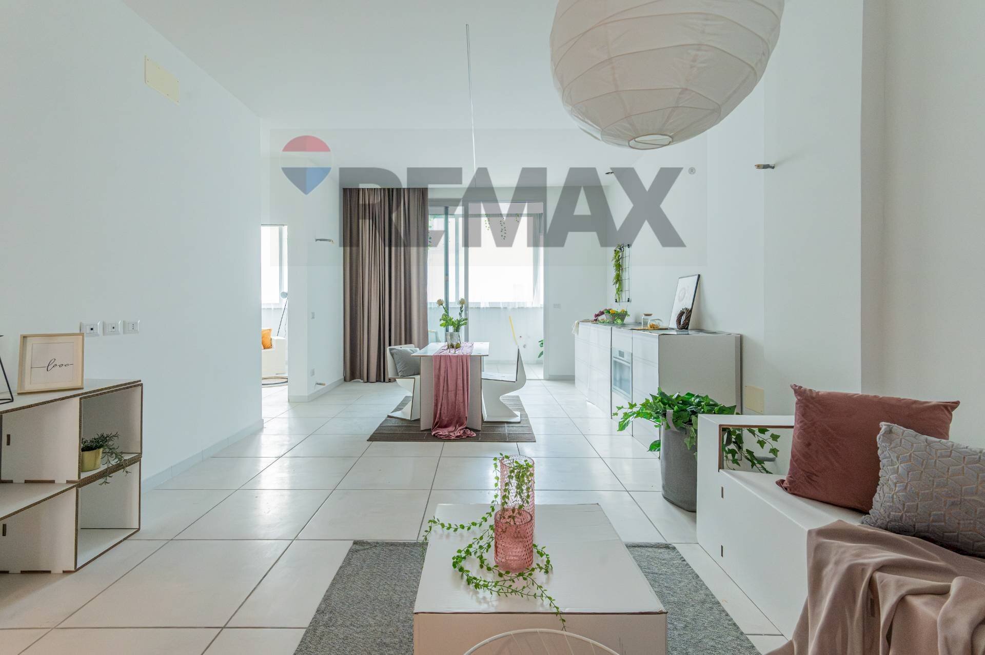Soggiorno - Three-room apartment Viale Principe Umberto
87, Caltagirone - photo 2