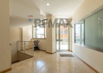 Ricezione / Lobby - Three-room apartment Viale Principe Umberto
 
87, Caltagirone - photo 25