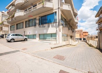 Edificio all\'aperto - Three-room apartment Viale Principe Umberto
 
87, Caltagirone - photo 28