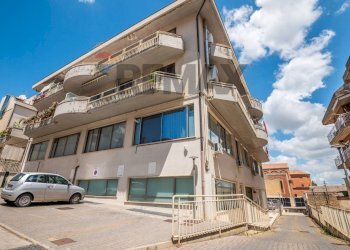 Edificio all\'aperto - Three-room apartment Viale Principe Umberto
 
87, Caltagirone - photo 29