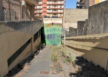 Edificio all\'aperto - Locale Commerciale Via Eugenio Barsanti
16/A, Catania - foto 2