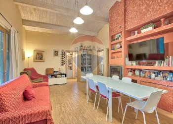 Sala da pranzo - Azienda agricola Via Fruscola
6, Castelfranco Piandiscò - foto 9