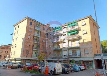 Edificio all\'aperto - Quadrilocale Piazzale Anna Frank
 
17, Perugia - foto 2