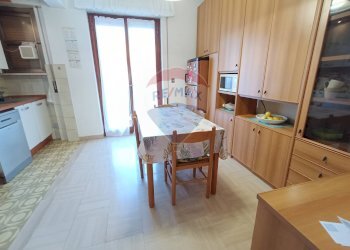 Sala da pranzo - Quadrilocale Piazzale Anna Frank
 
17, Perugia - foto 5