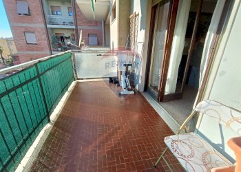 Balcone - Quadrilocale Piazzale Anna Frank
 
17, Perugia - foto 11