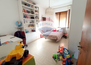 Camera / camera da letto - Quadrilocale Piazzale Anna Frank
 
17, Perugia - foto 16