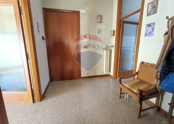 Hall / corridoio - Quadrilocale Piazzale Anna Frank
 
17, Perugia - foto 27