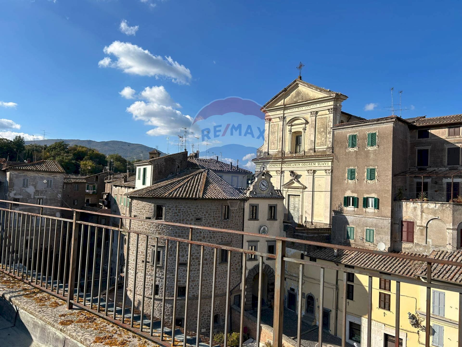 Edificio all\'aperto - Quadrilocale PIAZZA DELLA REPUBBLICA
 
33, Vallerano - foto 1