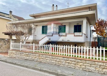 Casa all\'aperto - Villa Via Pietro Rossi
 
7, Bastia Umbra - foto 2