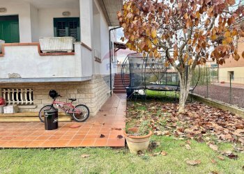 Giardino - Villa Via Pietro Rossi
 
7, Bastia Umbra - foto 4