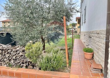 Giardino - Villa Via Pietro Rossi
 
7, Bastia Umbra - foto 7