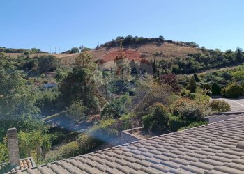 Vista delle montagne - Villa Contrada Zagaria
 
snc, Enna - foto 25