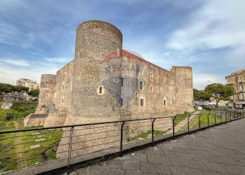 Edificio all\'aperto - Appartamento Piazza Federico Di Svevia
 
27, Catania - foto 1
