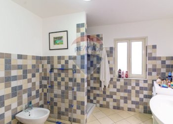 Bagno - Independent house Via Idria
 
14, Troina - photo 15