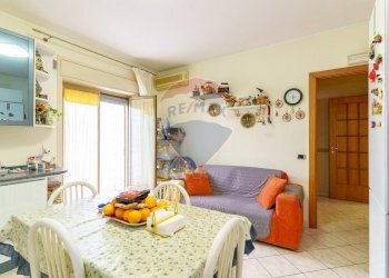 Sala da pranzo - Quadrilocale Via San Giovanni Galermo
 
30, Gravina di Catania - foto 10