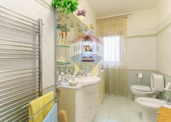 Bagno - Quadrilocale Via San Giovanni Galermo
 
30, Gravina di Catania - foto 25