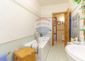 Bagno - Quadrilocale Via San Giovanni Galermo
 
30, Gravina di Catania - foto 27