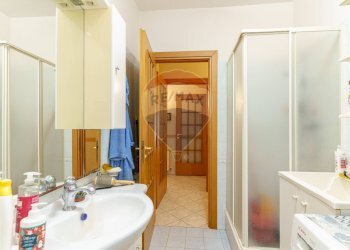 Bagno - Quadrilocale Via San Giovanni Galermo
 
30, Gravina di Catania - foto 39