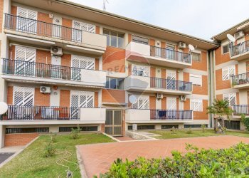 Edificio all\'aperto - Quadrilocale Via San Giovanni Galermo
 
30, Gravina di Catania - foto 50