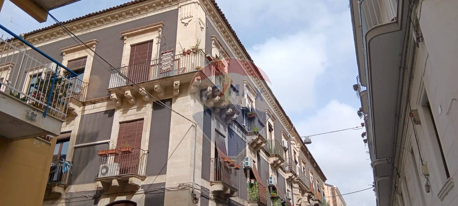 Edificio all\'aperto - Shop via Santissima Trinità
 
66, Catania - photo 1