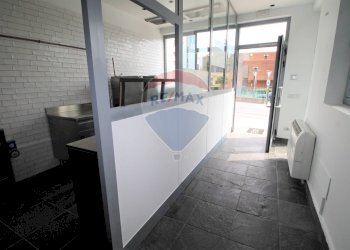 Hall / corridoio - Commercial Premises Costa Volpino - photo 28