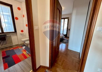 Hall / corridoio - Trilocale Costa Volpino - foto 15