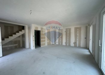 Stanza vuota - Casa semi indipendente Azzano San Paolo - foto 5