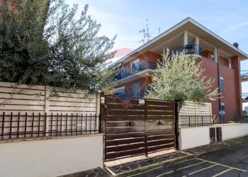 Edificio all\'aperto - Attico VIA DI TORRE GAIA
 
26, Roma - foto 1