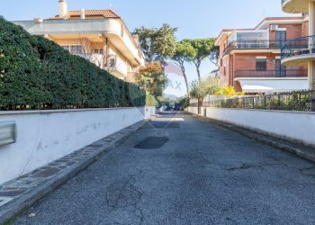 Edificio all\'aperto - Attico VIA DI TORRE GAIA
 
26, Roma - foto 46