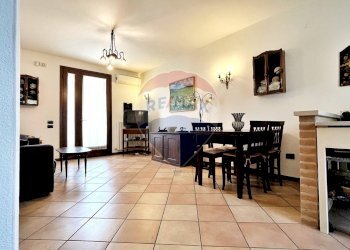 Sala da pranzo - Villa a Schiera Santa Maria di Sala - foto 6