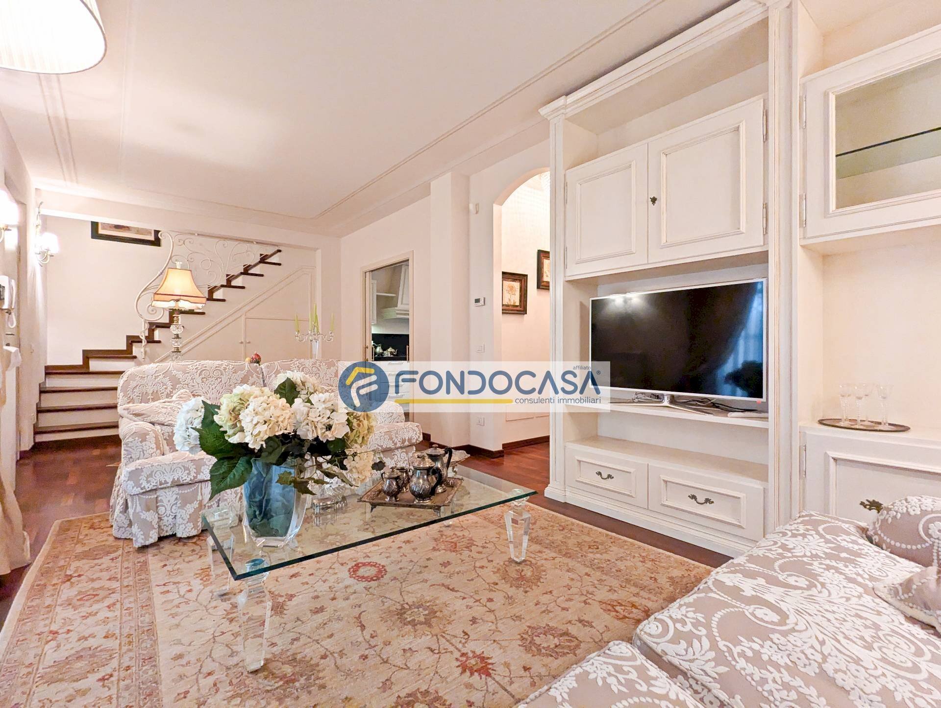 soggiorno - Four-room apartment Viale Roma
 
36, Massa - photo 2