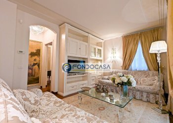 soggiorno - Four-room apartment Viale Roma
 
36, Massa - photo 9
