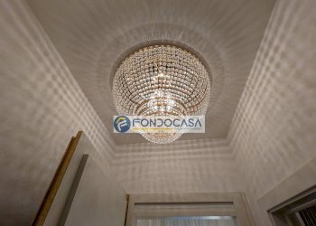 disimpegno lamapadario - Four-room apartment Viale Roma
 
36, Massa - photo 20