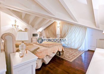 camera matrimoniale p2 - Four-room apartment Viale Roma
 
36, Massa - photo 25