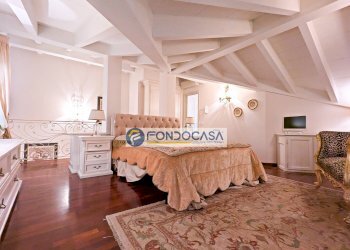 camera matrimoniale p2 - Four-room apartment Viale Roma
 
36, Massa - photo 29