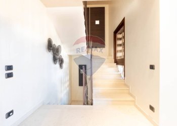 Scale - Villa Via Cristoforo Colombo, Bernareggio - photo 43