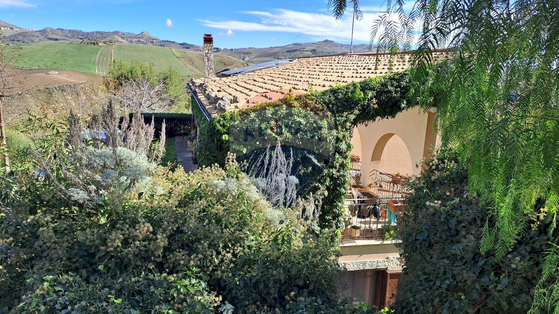 Vista dall\'alto - Villa via trieste
s/n, Castellana Sicula - foto 2