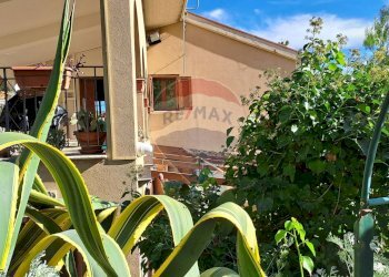 facciata laterale - Villa via trieste
 
s/n, Castellana Sicula - foto 8