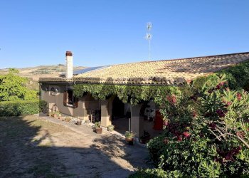 Casa all\'aperto - Villa via trieste
 
s/n, Castellana Sicula - photo 2
