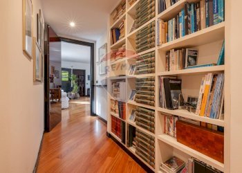 Corridoio - Appartamento Via Camillo Benso Conte di Cavour
 
35, Cernusco sul Naviglio - foto 16