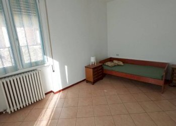 Camera da letto - Three-room apartment via Carcano, 2, Lesa - photo 20