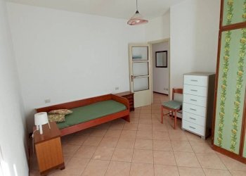 Camera da letto - Three-room apartment via Carcano, 2, Lesa - photo 21
