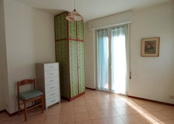 Camera da letto - Trilocale via Carcano, 2, Lesa - foto 22
